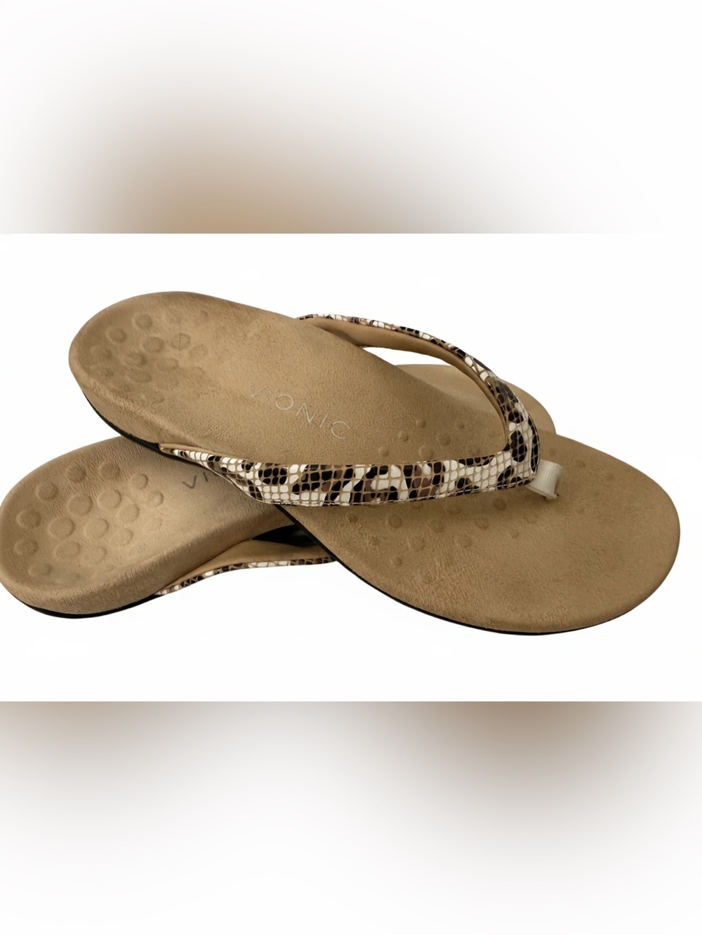 Vionic Women’s Dillon Animal Print Sandals, Size 8.5 - Picture 2 of 4
